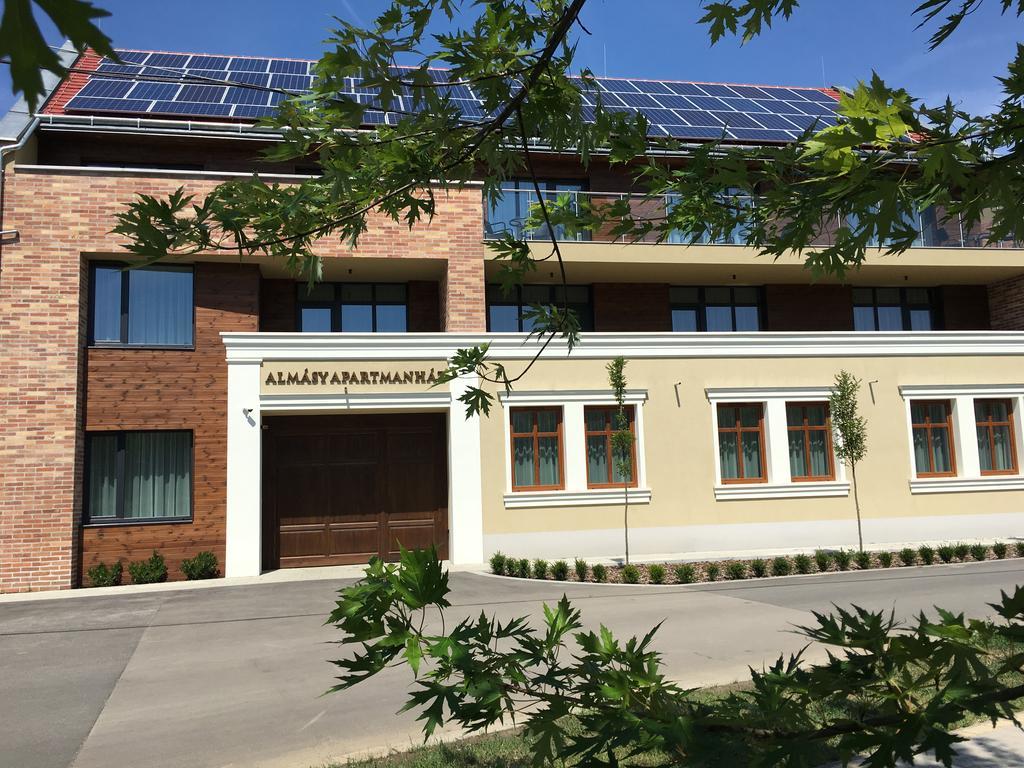Almasy Apartmanhaz Gyula Exteriér fotografie